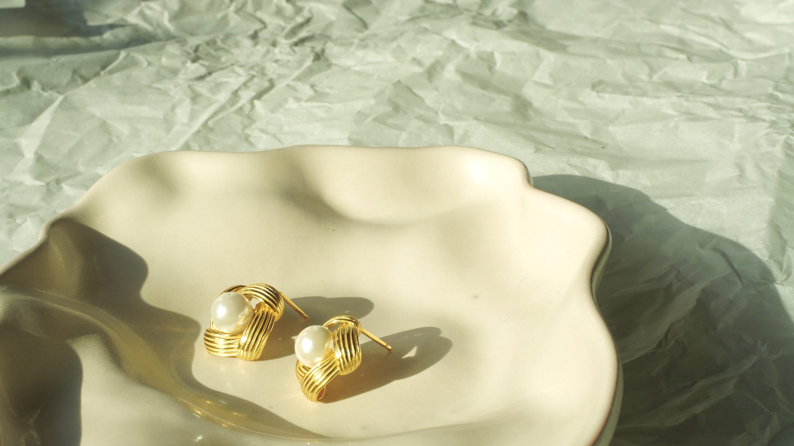 Golden Pearl Earring E01
