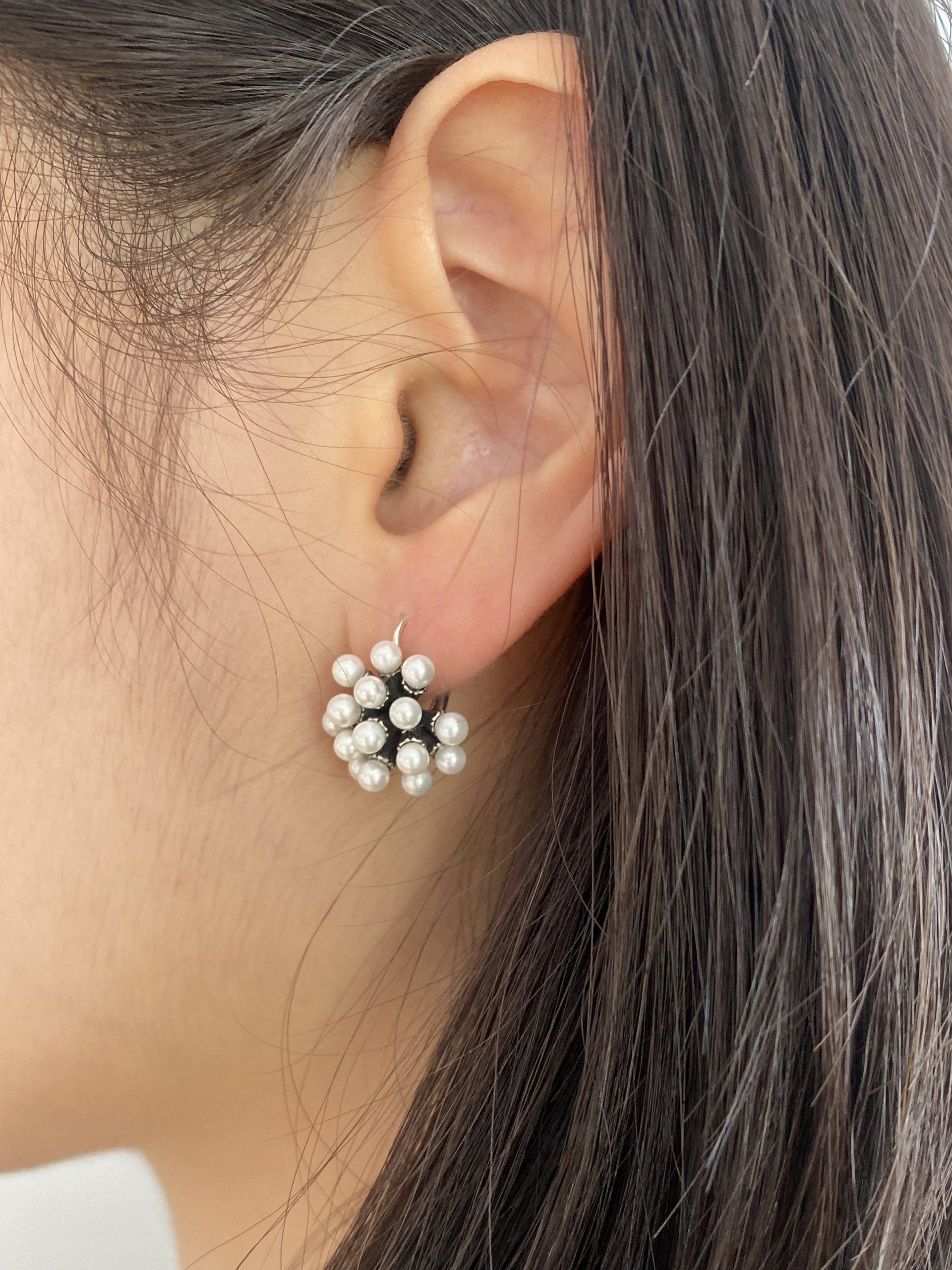 Small Pearl Ball Earring E08