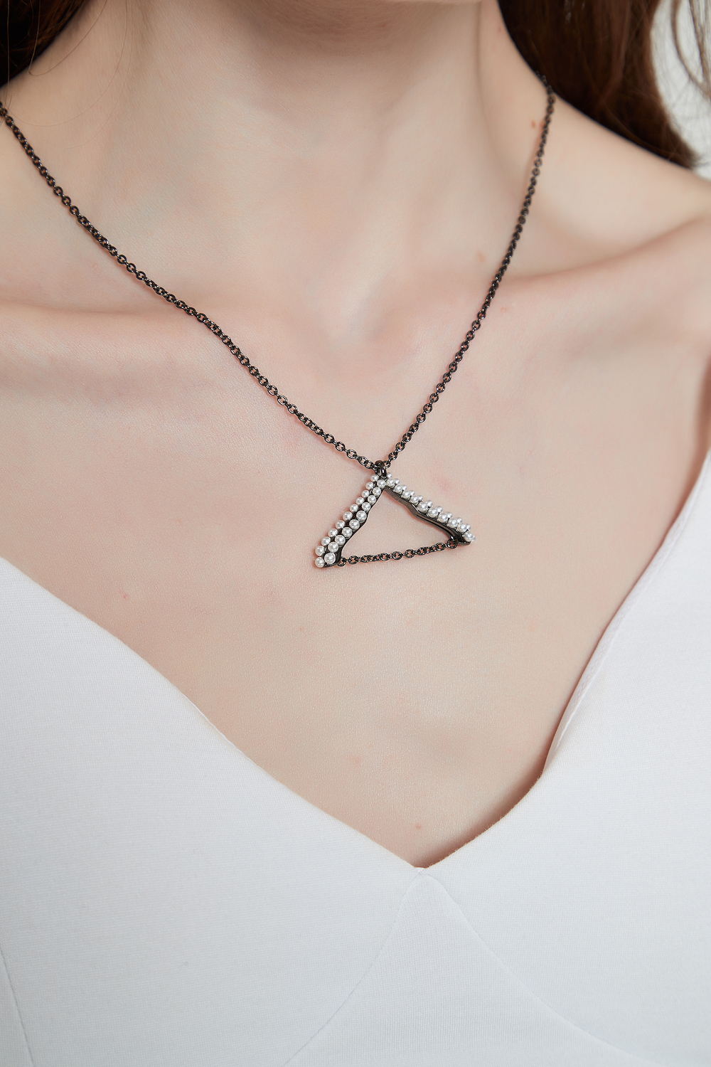 Black Pearl Hanger Necklace 01